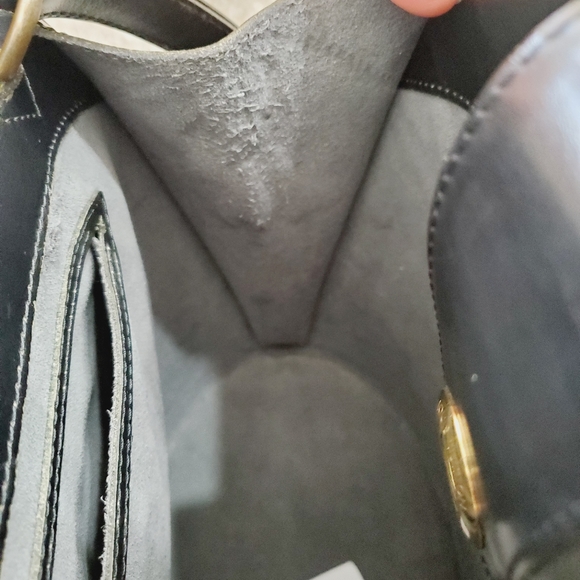 Black Epi Louis Vuitton Purse - Picture 16 of 17